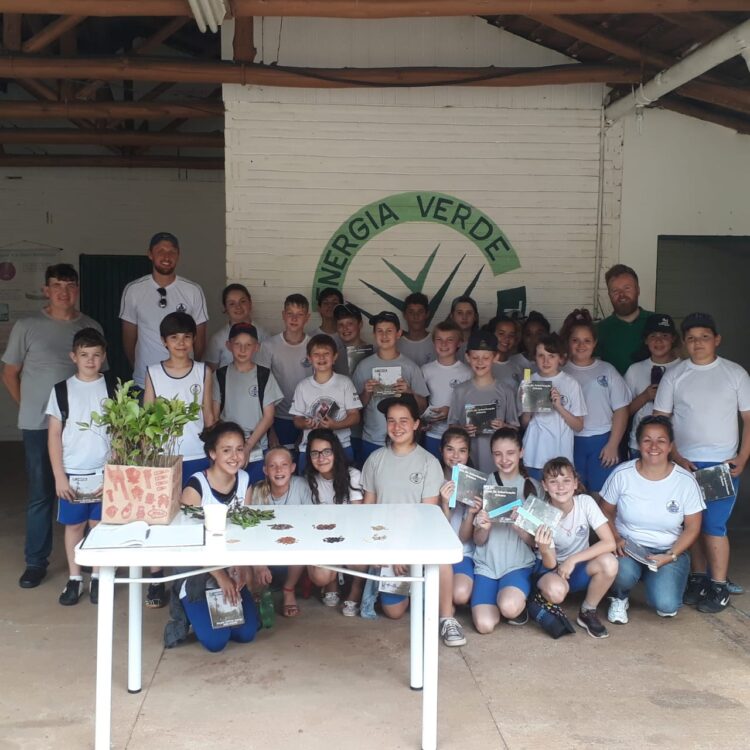 Escola Ipiranga visita Horto Florestal da Certel
