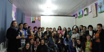 Grupos de convivência confeccionam Aromatizadores de Ambientes