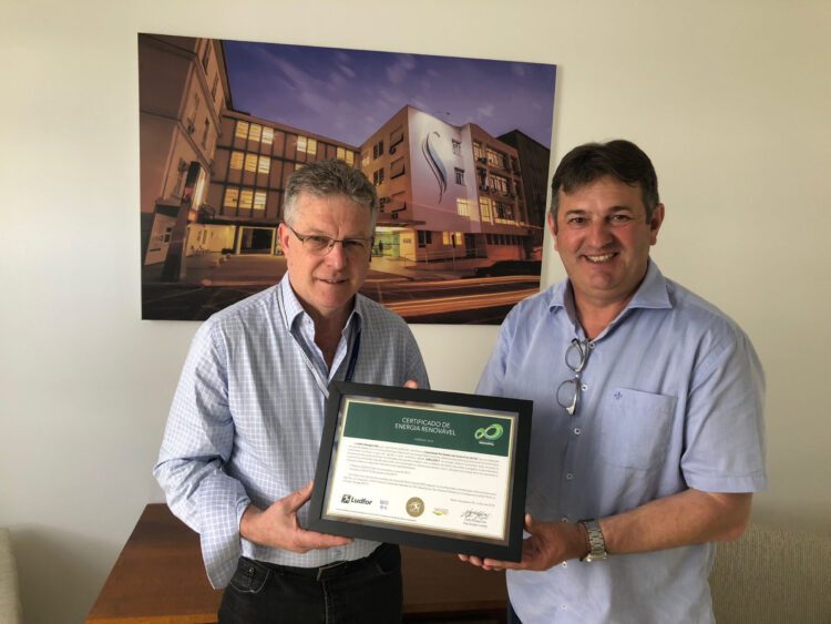 Hospital Santa Cruz recebe certificado de energia renovável