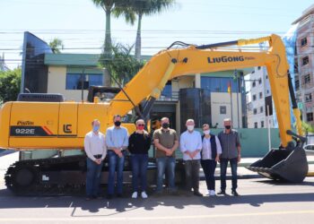Município adquire escavadeira hidráulica
