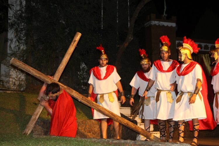 Encenação da Paixão de Cristo ocorre no fim deste mês