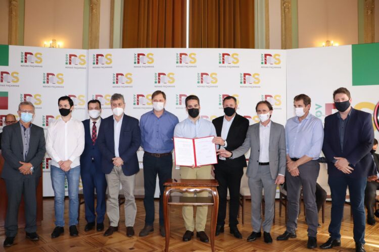 Assinados convênios para asfaltamentos da ERS-482 e VRS-811