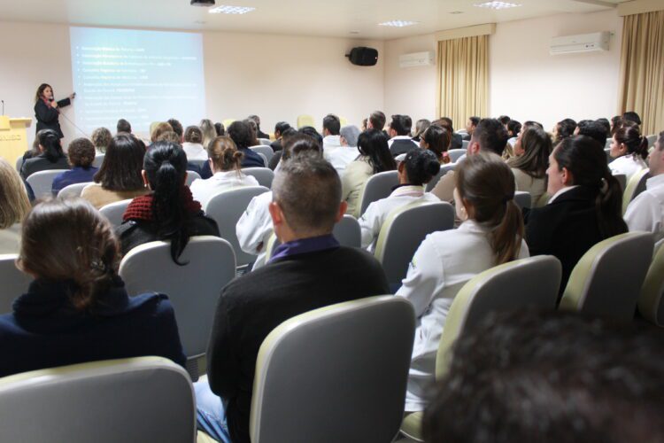 Palestra esclarece dúvidas sobre processo de Acreditação no HSC