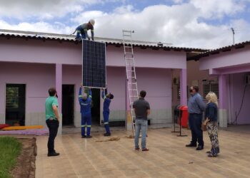 Vera Cruz: Placas fotovoltaicas são instaladas em 27 pontos públicos