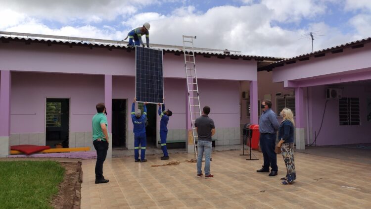 Vera Cruz: Placas fotovoltaicas são instaladas em 27 pontos públicos
