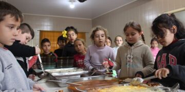 Escola usa buffet nas refeições escolares