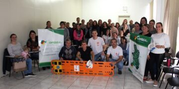 Educadoras e funcionárias passam por treinamento de primeiros socorros
