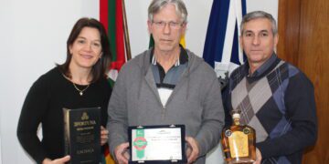 Cachaçaria muçunense é premiada na Expointer