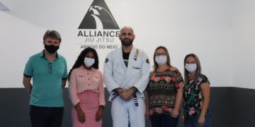 Aulas de Jiu Jitsu são oferecidas para adolescentes com autismo e Síndrome de Down