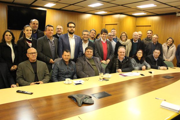 Representantes dos municípios do Vale se reúnem com secretário de turismo do Estado