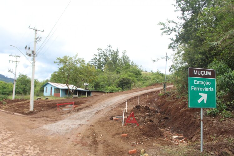 Acesso a Estação Ferroviária começa a ser pavimentado