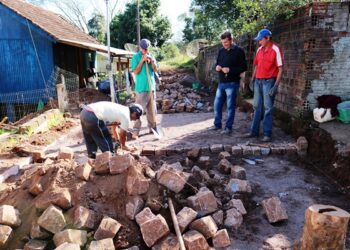 Rua da Brasília recebe pavimentação