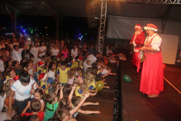 Natal das Crianças reúne as Emeis do município