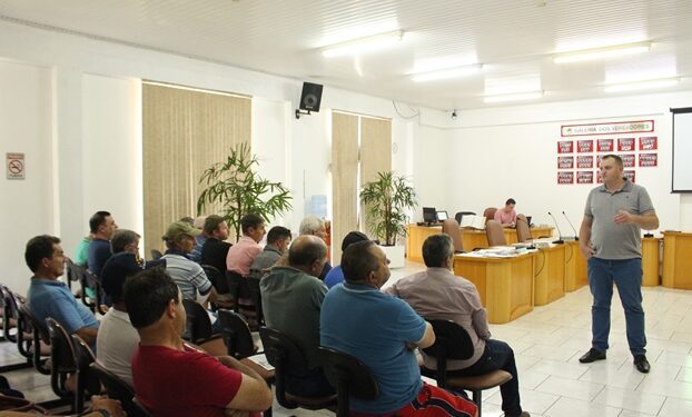 Reunião tratou da distribuição de insumo para 70 produtores rurais