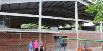Administração executa obra que transformará quadra coberta em ginásio municipal