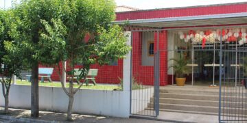 Escolas voltam a atender em turno integral