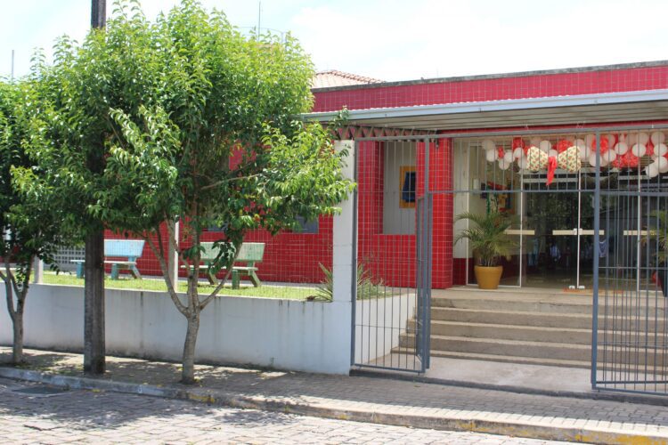 Escolas voltam a atender em turno integral