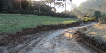 Obras e Agricultura realizam o alargamento de estrada