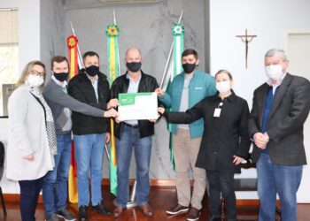 Sicredi doa R$ 50 mil para a obra da UTI