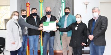 Sicredi doa R$ 50 mil para a obra da UTI