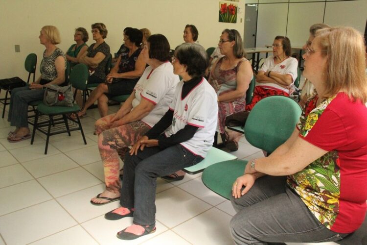Cras promove palestra sobre câncer de mama