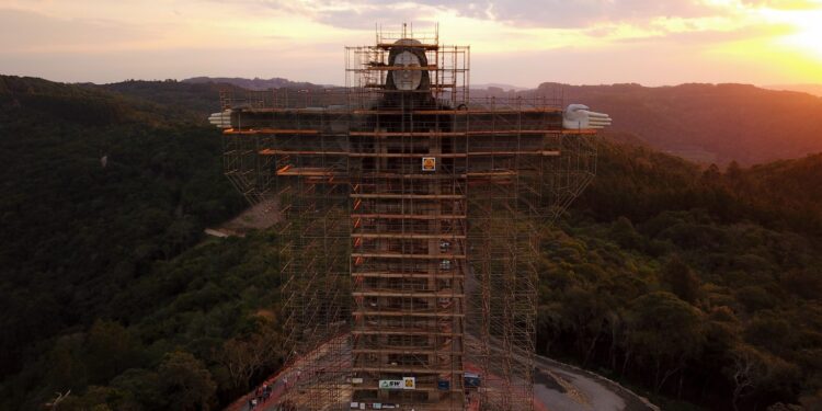 Obra do Cristo Protetor avança junto com o número de visitações