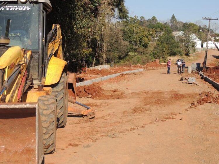 Rua Nicolau Zart é interditada para início da colocação do calçamento
