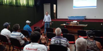 Pescadores artesanais de Bom Retiro do Sul recebem caixas isotérmicas