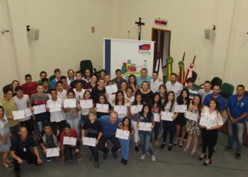 Com certificados em mãos