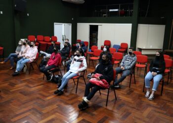 Jovens recebem capacitação para inserção no mercado de trabalho