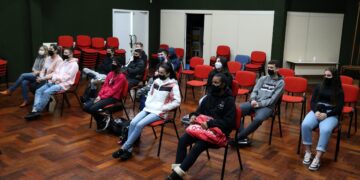 Jovens recebem capacitação para inserção no mercado de trabalho