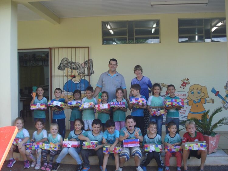 Alunos das escolas municipais celebraram a Páscoa