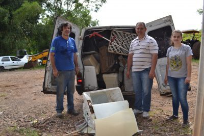 Equipe chama atenção para descarte correto dos resíduos (Foto: Divulgação)