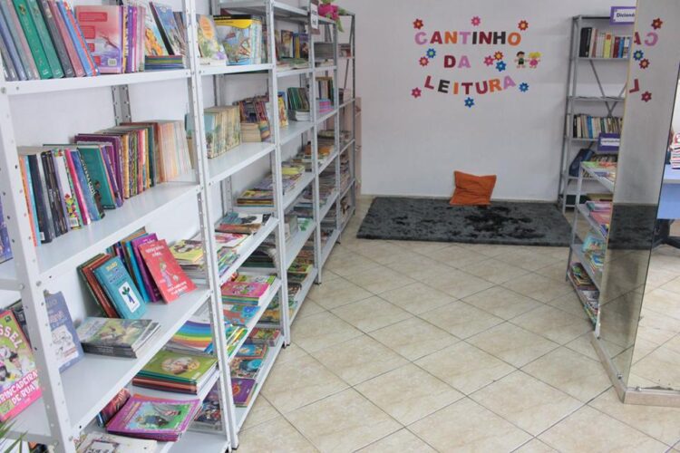 Biblioteca passará a atender em novo horário nas sextas-feiras
