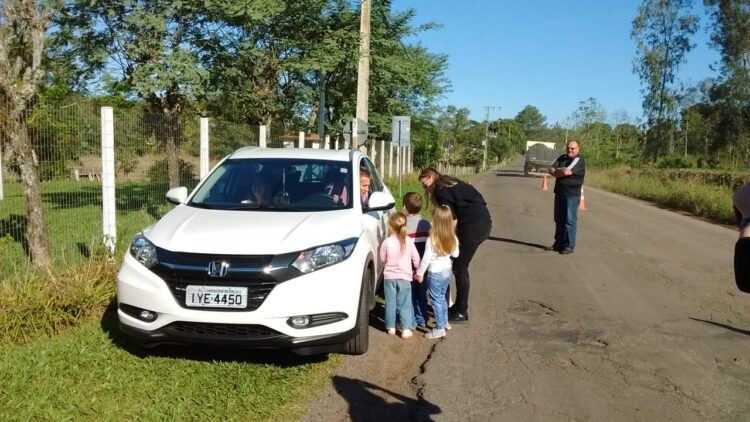 Vera Cruz realiza ação em alusão ao Maio Amarelo