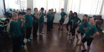 Mais Educação também oferece aulas de dança