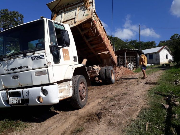 Secretaria de Agricultura auxilia criadores no enfrentamento da estiagem