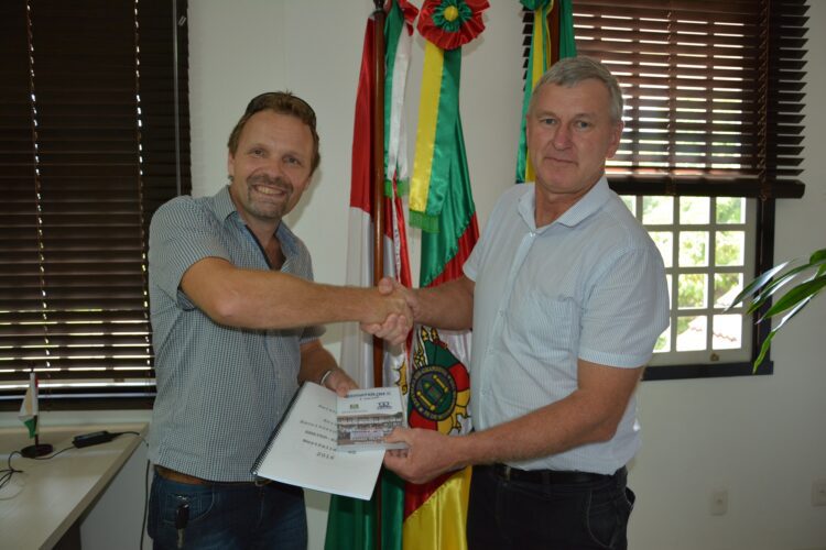 Emater/RS repassa relatório de atividades de 2016 à administração de Westfália