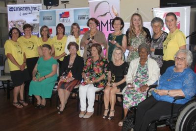Multimulheres laureadas em 2015 e parte da comissão organizadora do evento (Foto: Arquivo - Paulo Ricardo Schneider)
