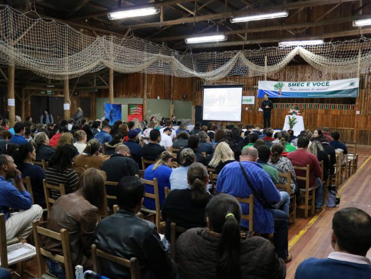 Palestra com pais encanta e leva nova perspectiva de convivência às famílias bom-retirenses