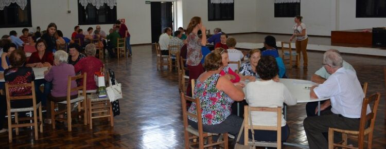Idosos westfalianos participam de tarde de integração