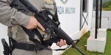 Com saldo da aquisição da viatura, Brigada Militar de Teutônia recebe novo fuzil