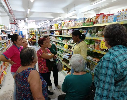 Grupo de Educação em Saúde recebe orientações sobre alimentação saudável