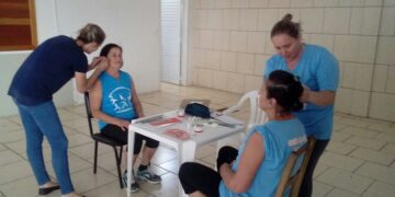 Auriculoterapia é aplicada no Grupo de Reeducação Alimentar