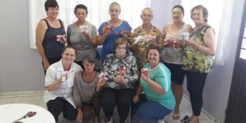 Velas de Natal são produzidas em Oficina Terapêutica