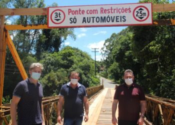 Ponte de ferro é reformada