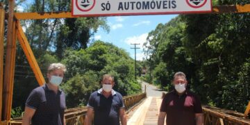 Ponte de ferro é reformada