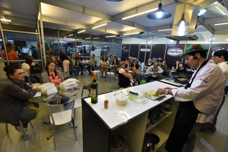 Escola de Gastronomia recebe mais de 300 visitantes