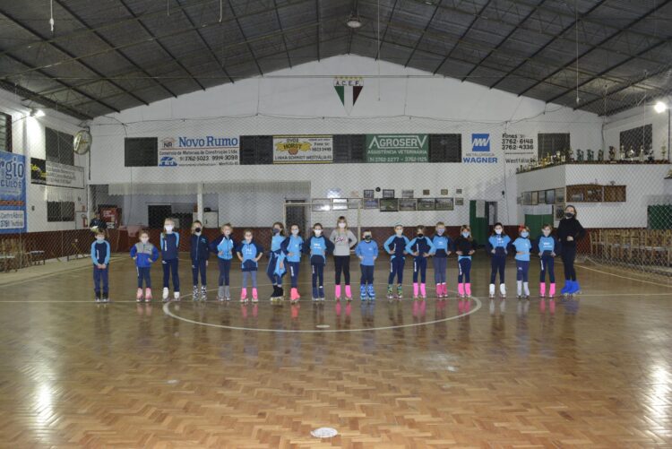 Patinação desenvolve o equilíbrio e a coordenação motora
