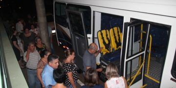 Alunos da Apae contam com transporte fornecido pelo município